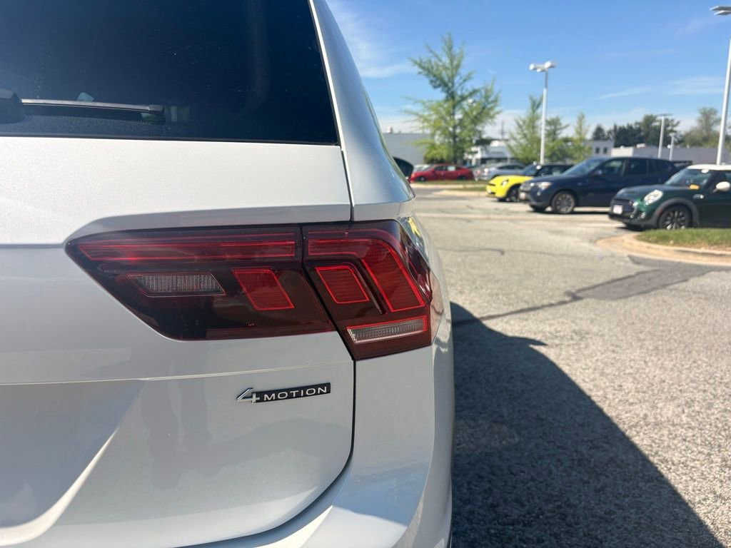 Used 2022 Volkswagen Tiguan SE R-Line AWD/4WD image 12