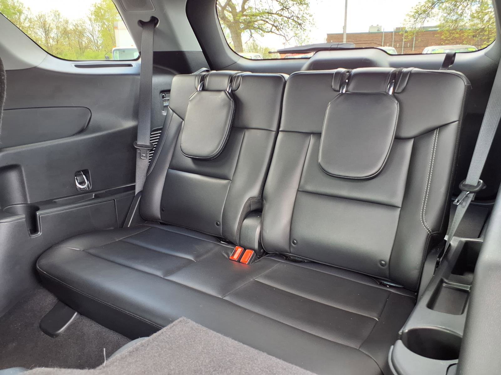 Used 2024 Ford Explorer XLT w/ Equipment Group 202A AWD/4WD image 8