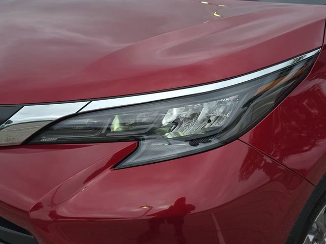 Used 2025 Toyota Sienna XLE image 33