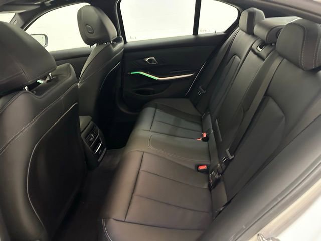 Used 2025 BMW 330i xDrive Sedan w/ Premium Package image 32