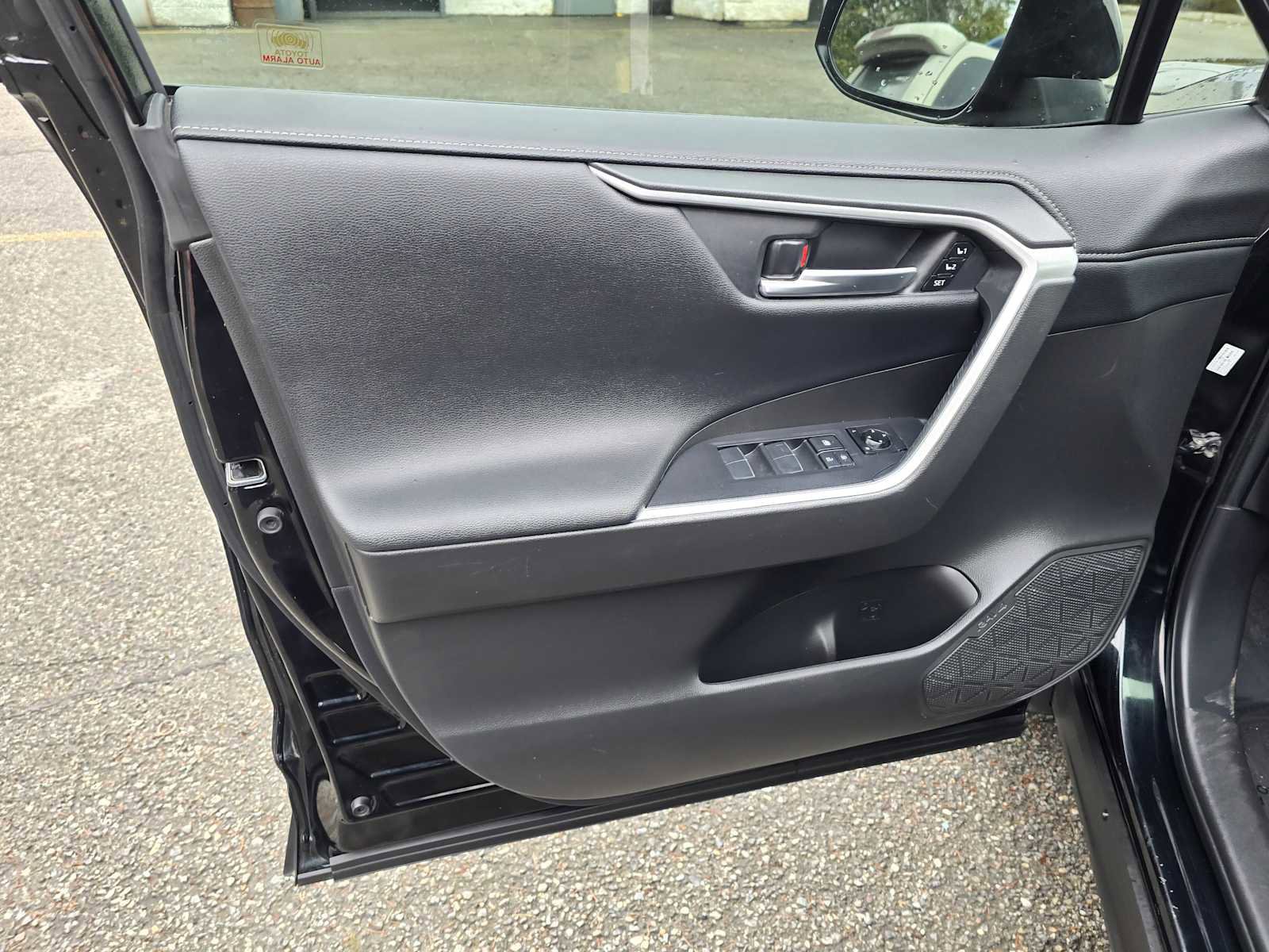 Used 2020 Toyota RAV4 Limited image 23