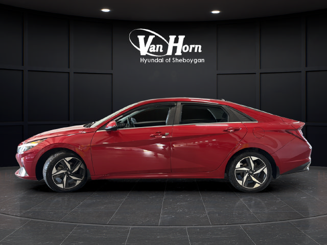 Used 2022 Hyundai Elantra SEL w/ Convenience + Premium Package FWD image 4