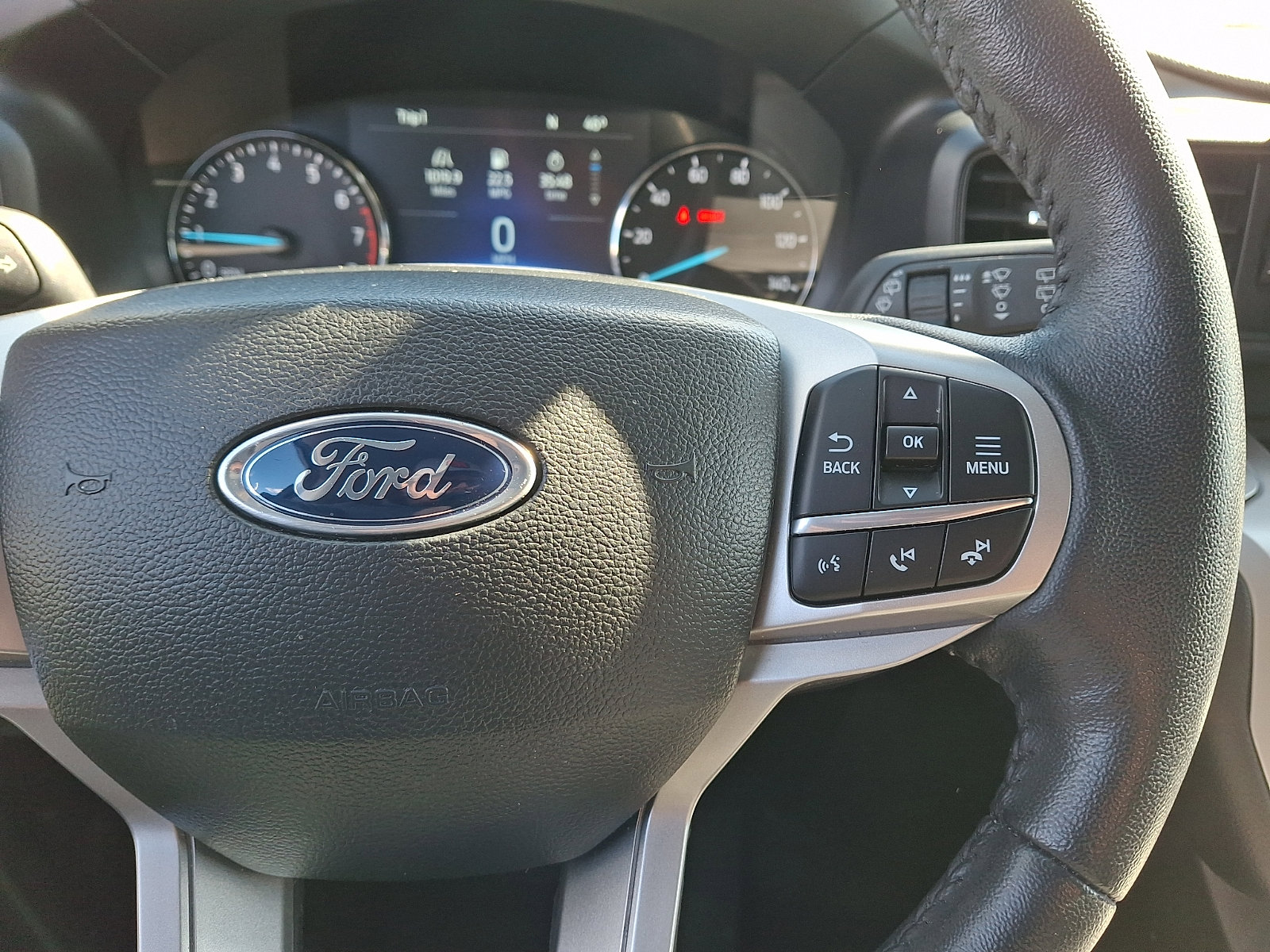 Used 2023 Ford Explorer XLT AWD/4WD image 22