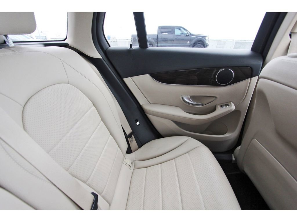 Used 2016 Mercedes-Benz GLC 300 image 9