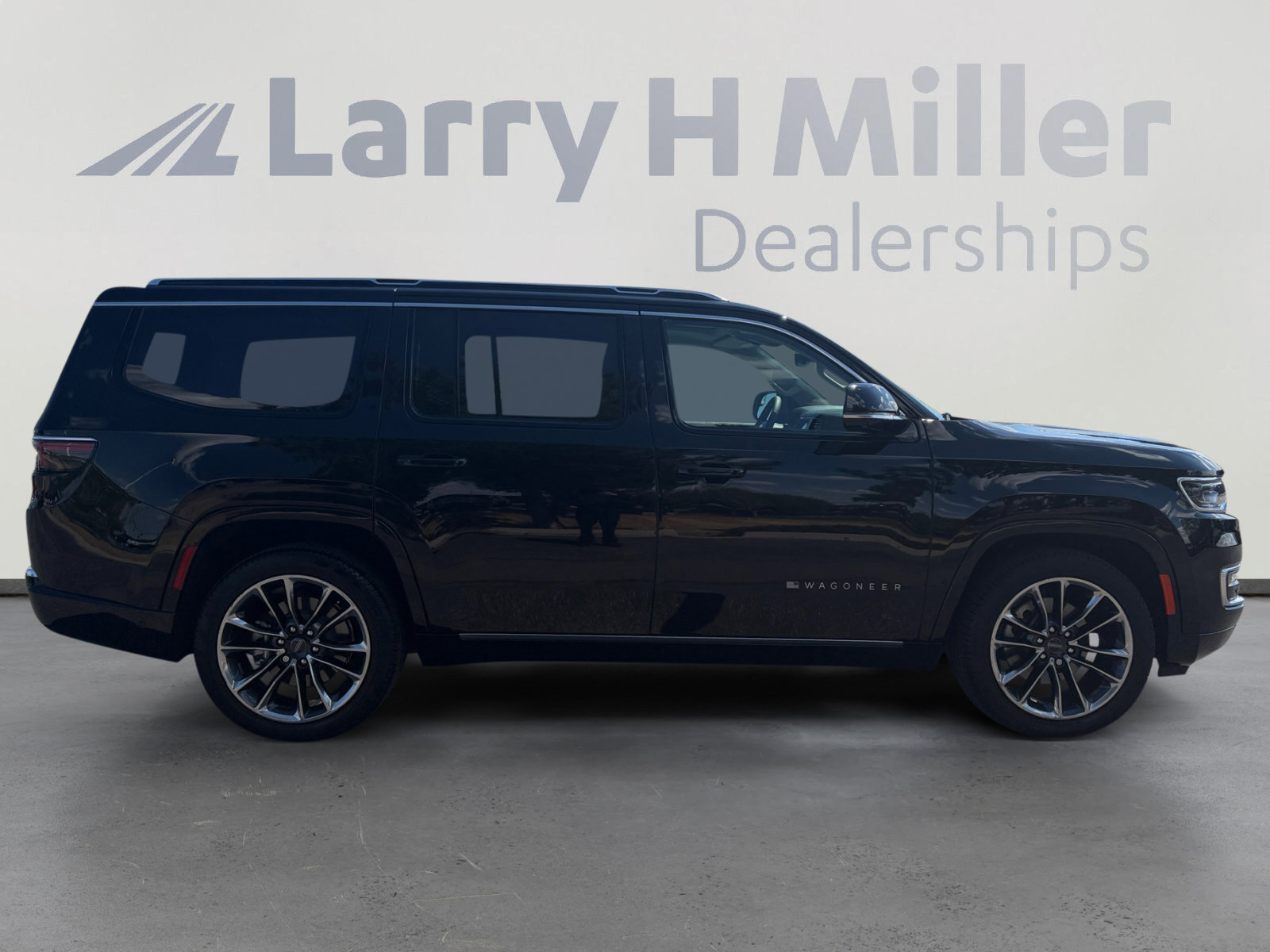 Used 2023 Jeep Wagoneer Series III w/ Premium Group I AWD/4WD image 6