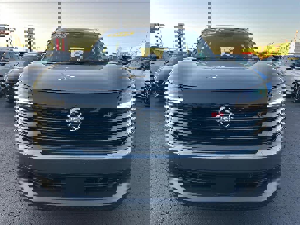 Used 2025 Nissan Kicks SR image 8