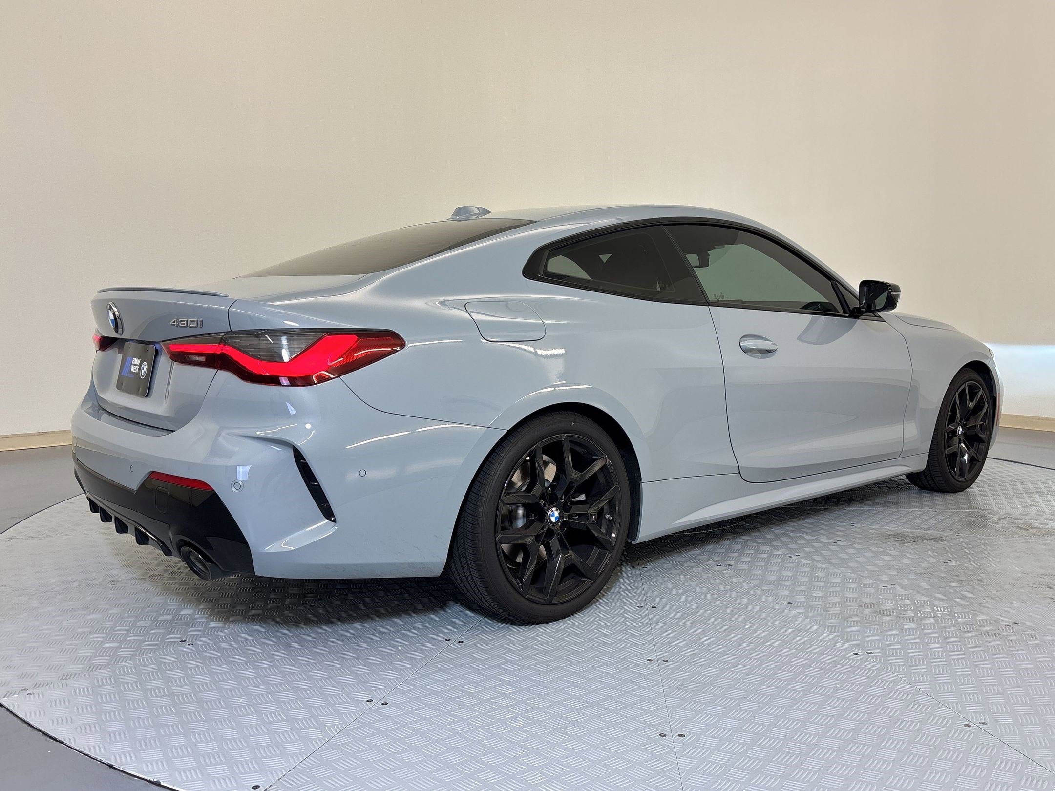 Used 2026 BMW 430i Coupe w/ M Sport Package RWD image 9