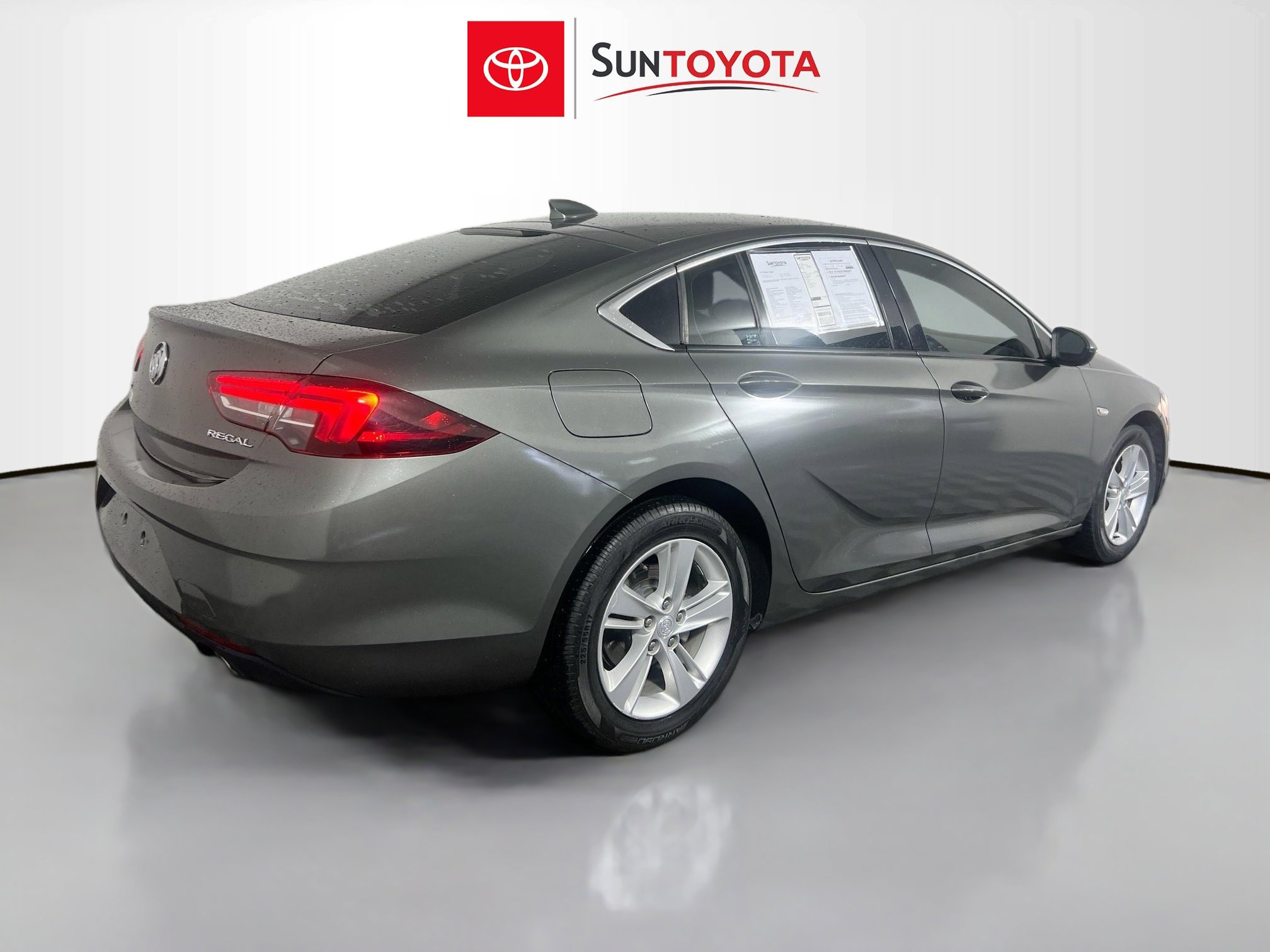 Used 2018 Buick Regal Preferred w/ Sights and Sounds Package FWD image 4