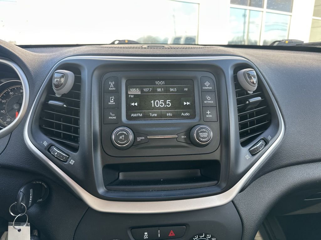 Used 2016 Jeep Cherokee Sport image 7