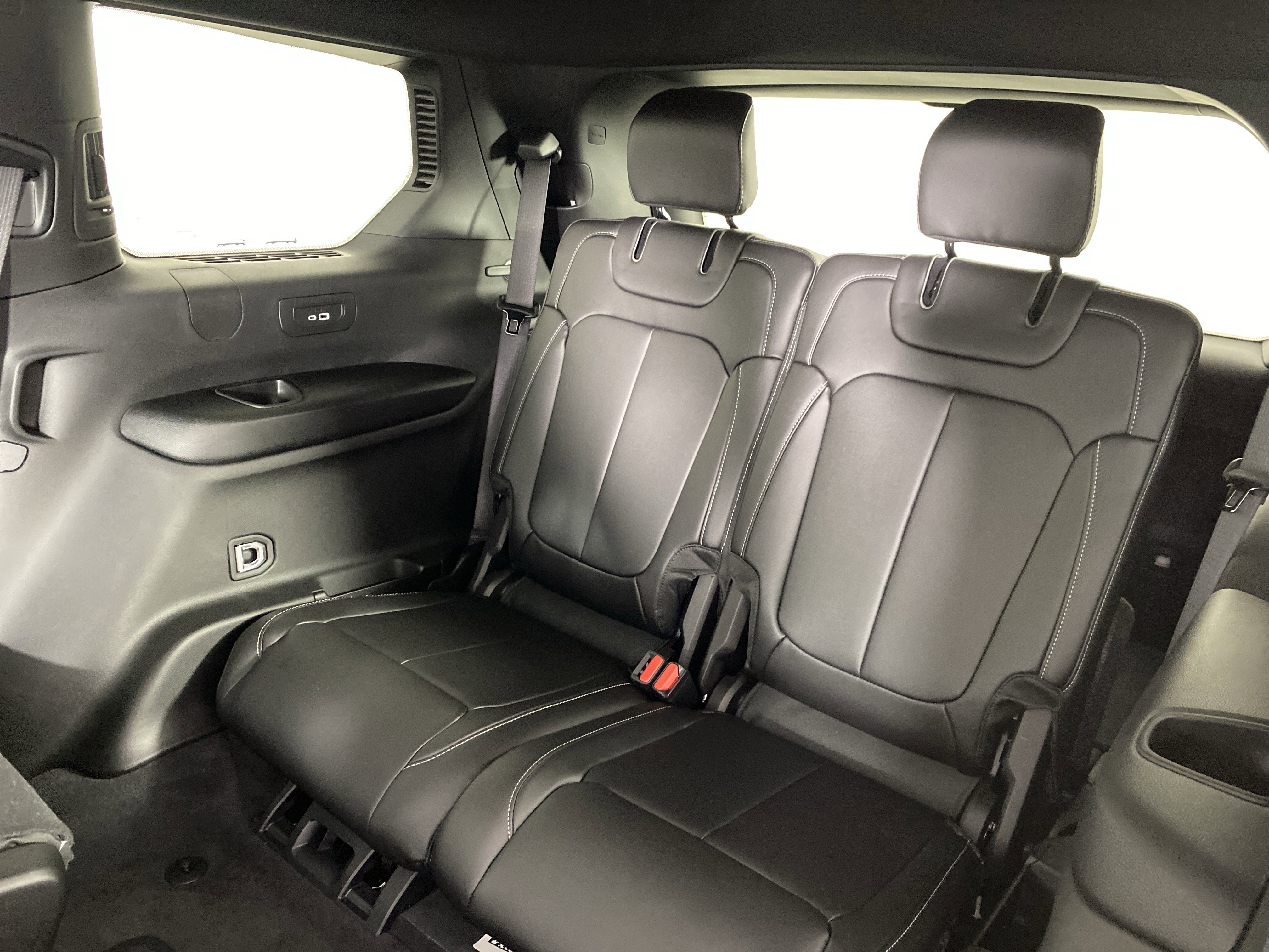 New 2025 Jeep Grand Cherokee L Limited w/ Black Appearance Package image 33