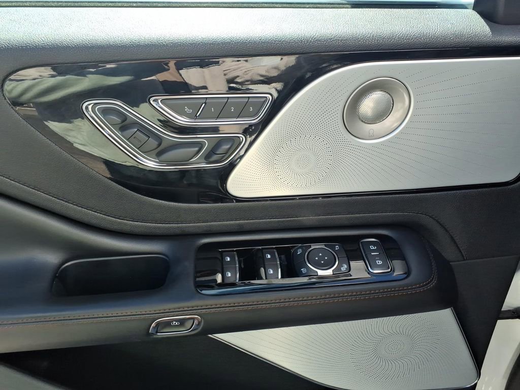 Used 2022 Lincoln Aviator Reserve w/ Equipment Group 201A AWD/4WD image 12
