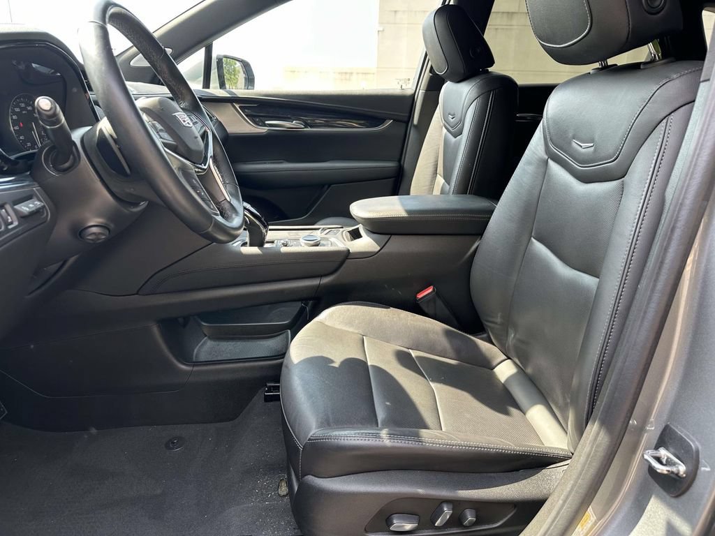 Used 2023 Cadillac XT5 Premium Luxury w/ Technology Package AWD/4WD image 8