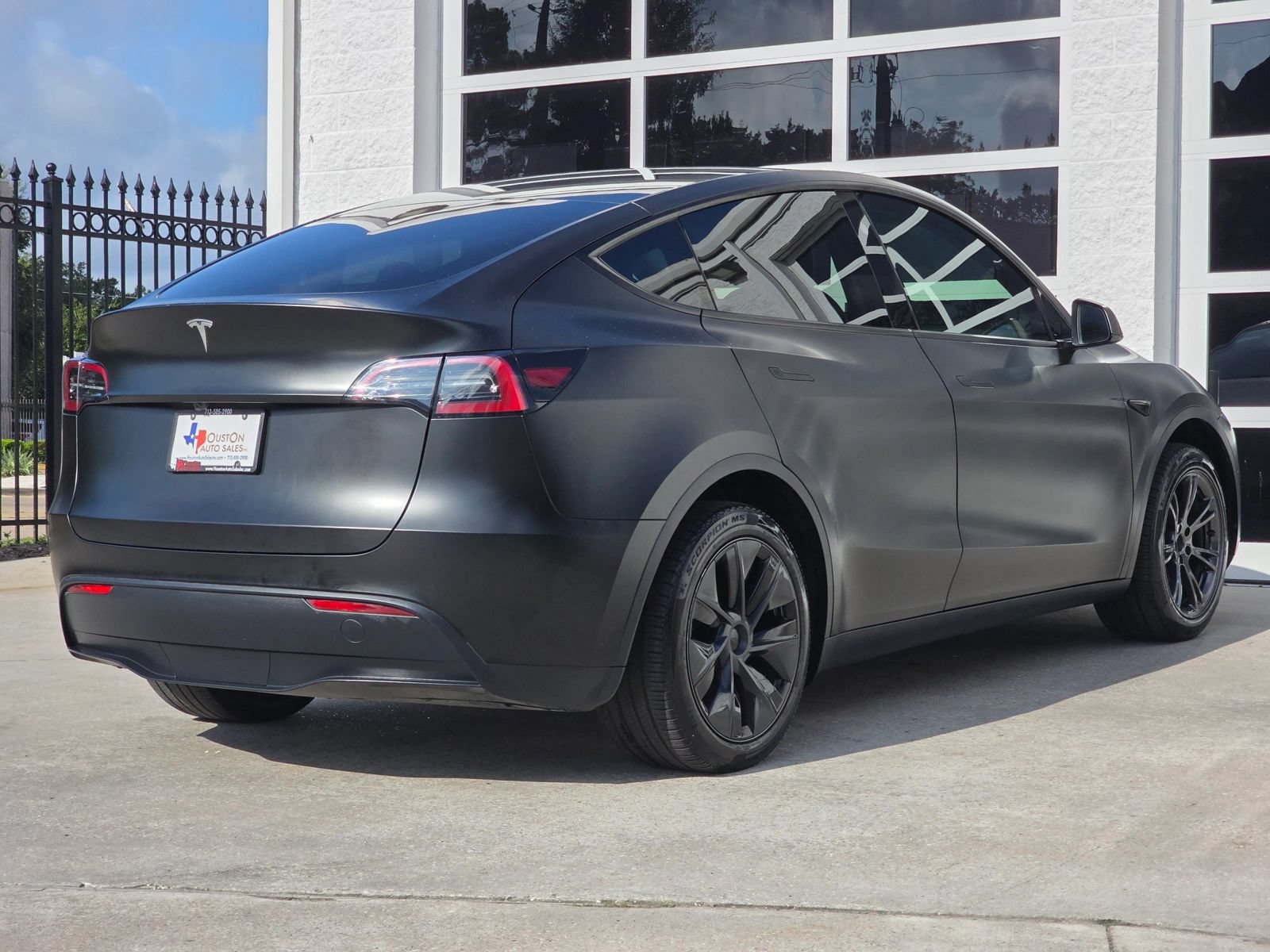 Used 2025 Tesla Model Y Long Range RWD image 7