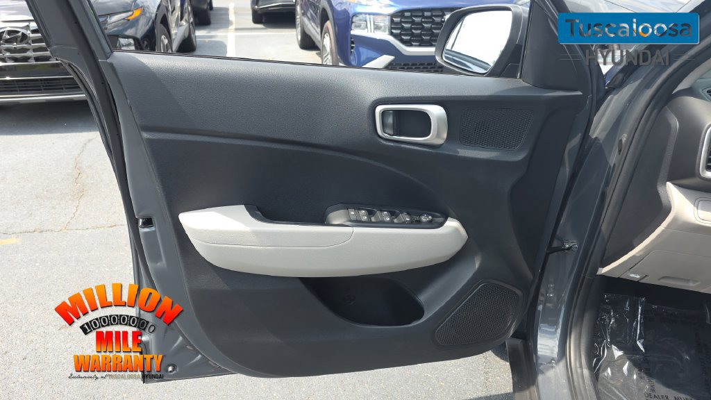 Used 2023 Hyundai Venue SEL FWD image 12