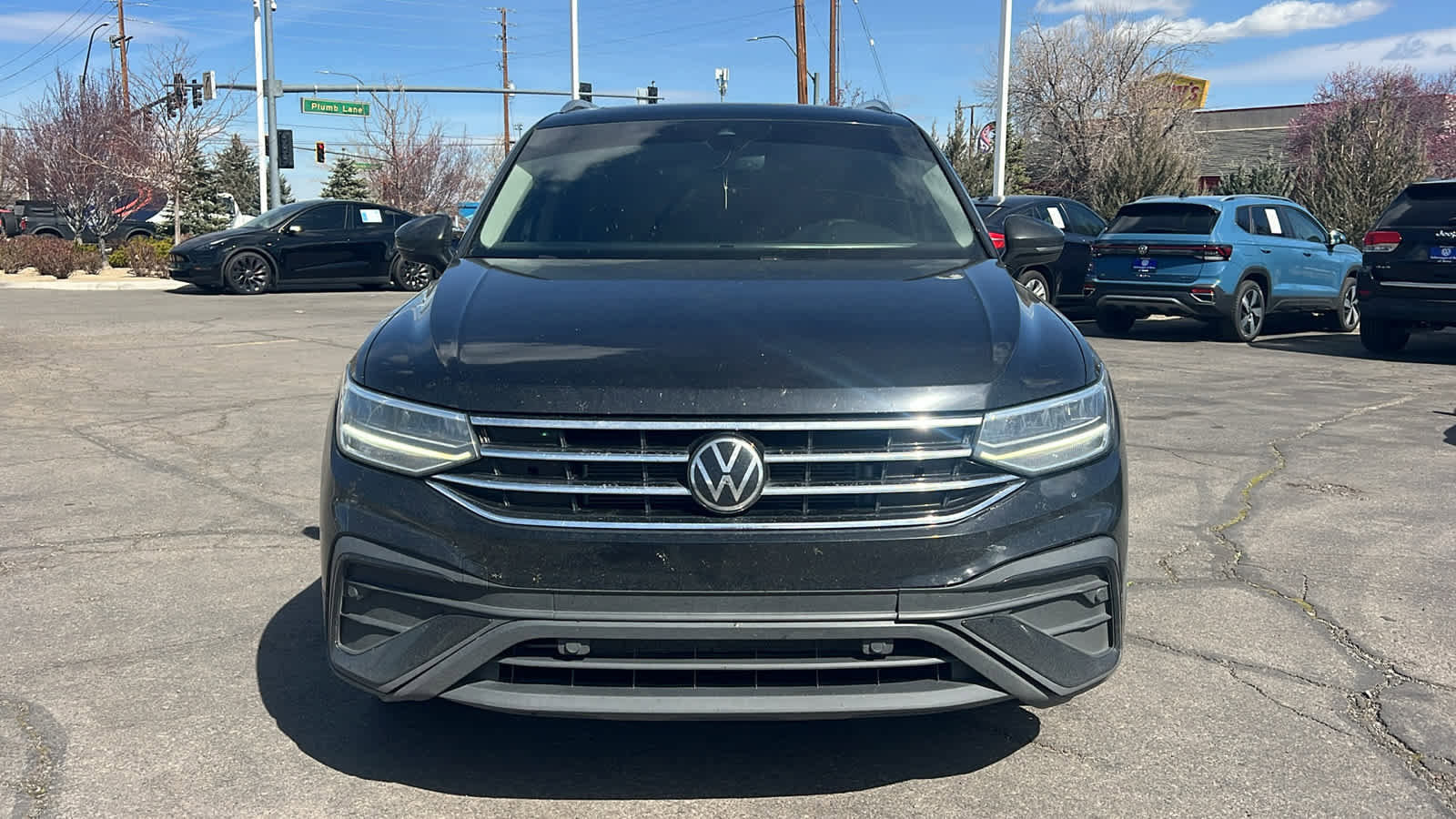 Used 2022 Volkswagen Tiguan SE w/ Panoramic Sunroof Package image 2