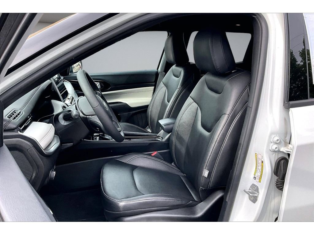 Certified 2025 Jeep Compass Limited w/ Sun & Sound Group AWD/4WD image 23