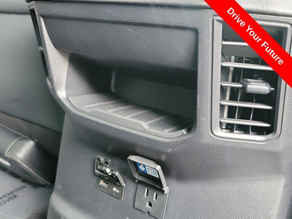 Used 2025 Toyota Tundra Limited AWD/4WD image 26