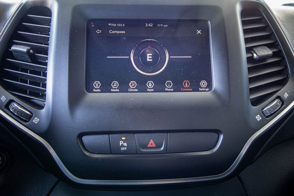 Used 2019 Jeep Cherokee Latitude Plus image 35