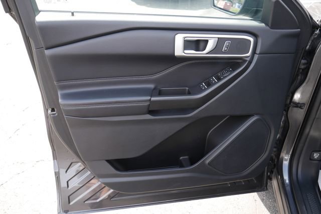 Used 2020 Ford Explorer XLT w/ Equipment Group 202A image 13