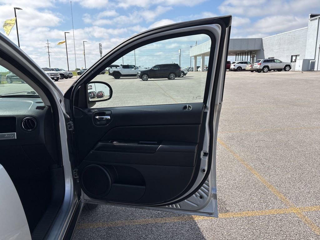 Used 2014 Jeep Compass Sport image 15