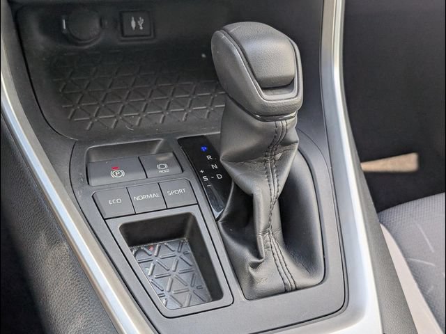 Used 2019 Toyota RAV4 XLE w/ Convenience Package FWD image 14