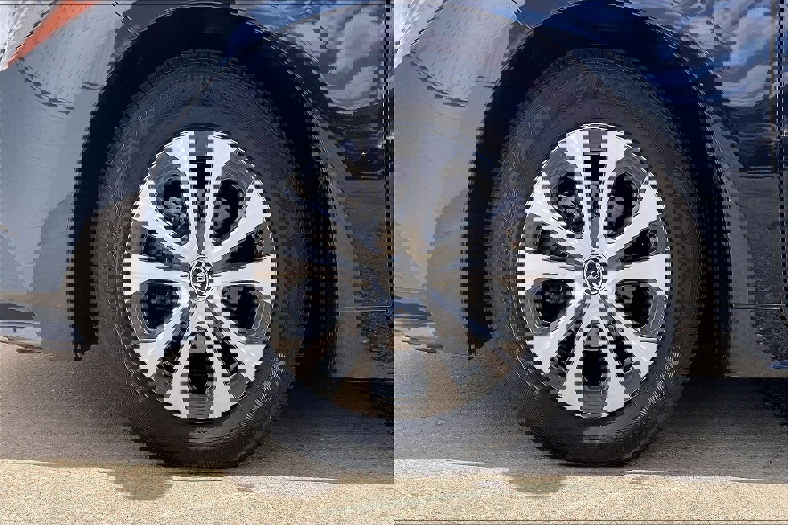 Used 2020 Toyota Corolla LE w/ Carpet Mat Package (TMS) image 11