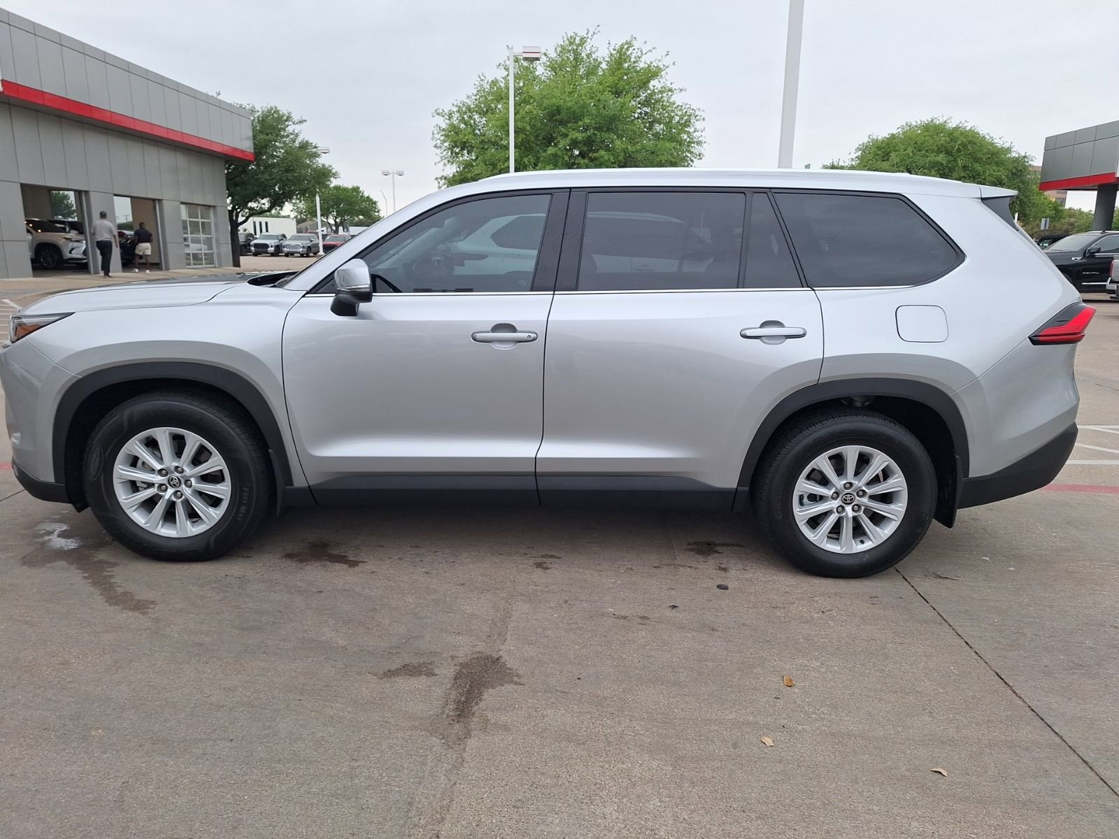 Used 2024 Toyota Grand Highlander XLE image 3