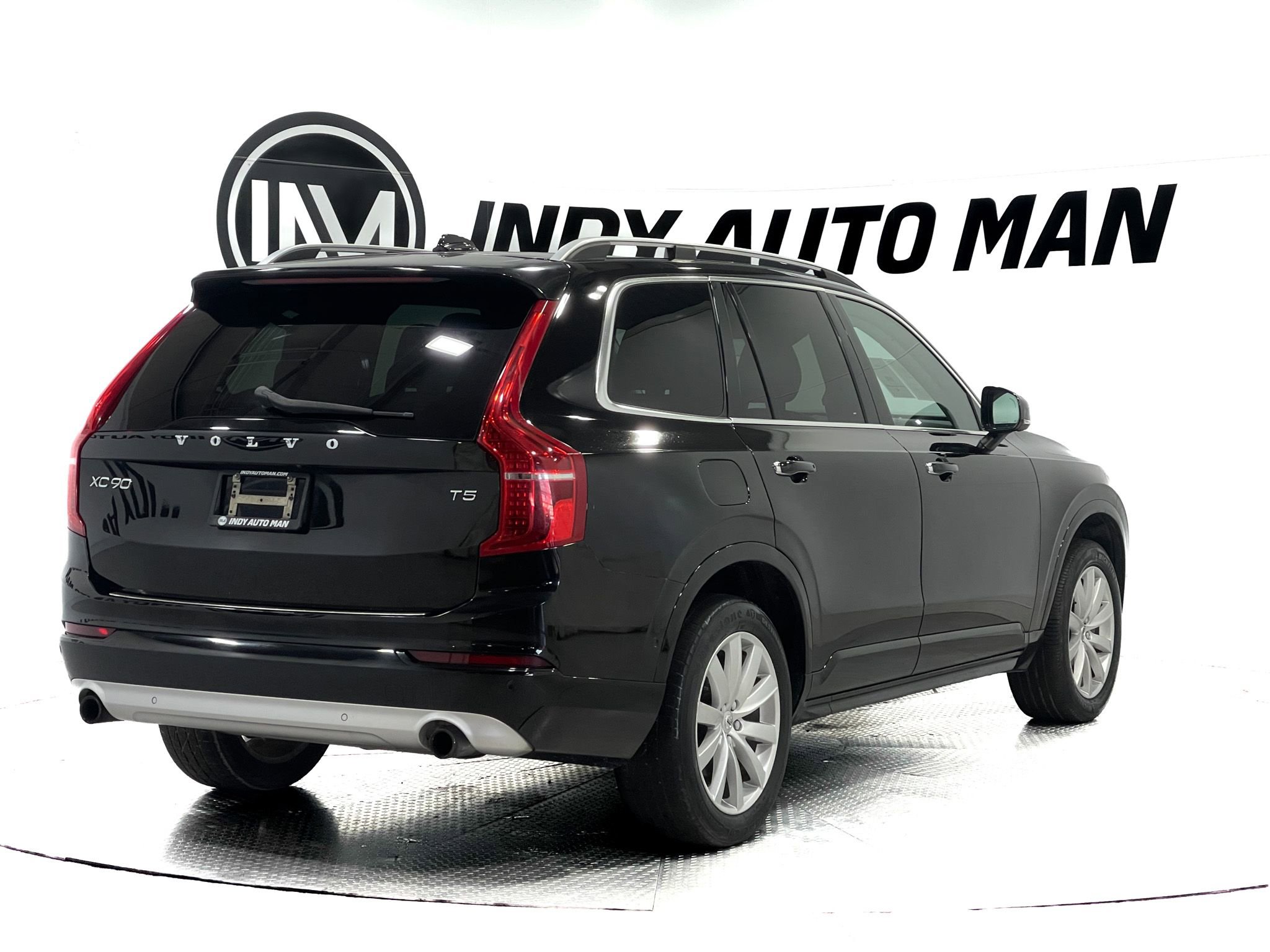 Used 2018 Volvo XC90 T5 Momentum w/ Convenience Package FWD image 4
