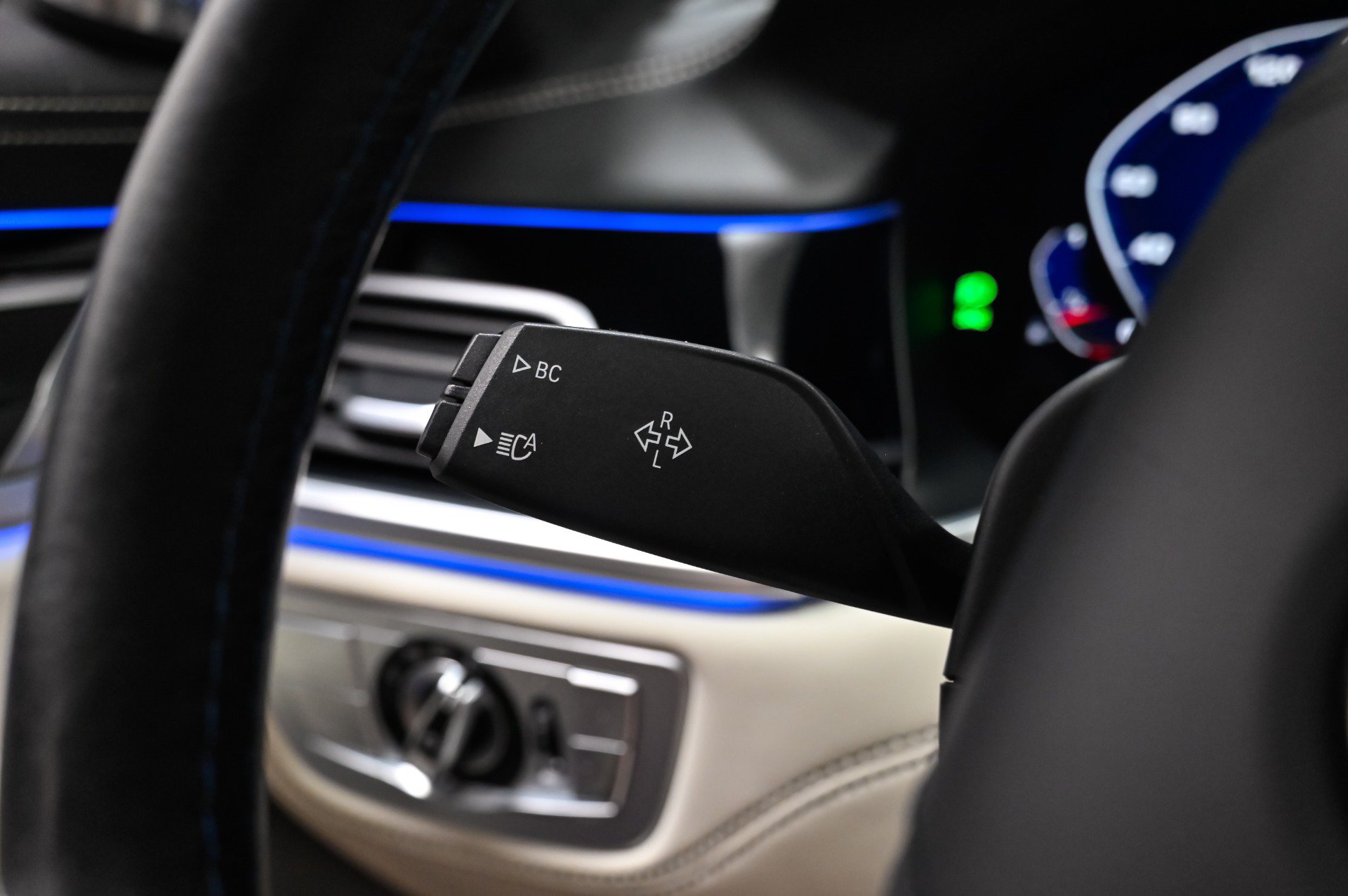 Used 2022 BMW ALPINA B7 xDrive AWD/4WD image 52