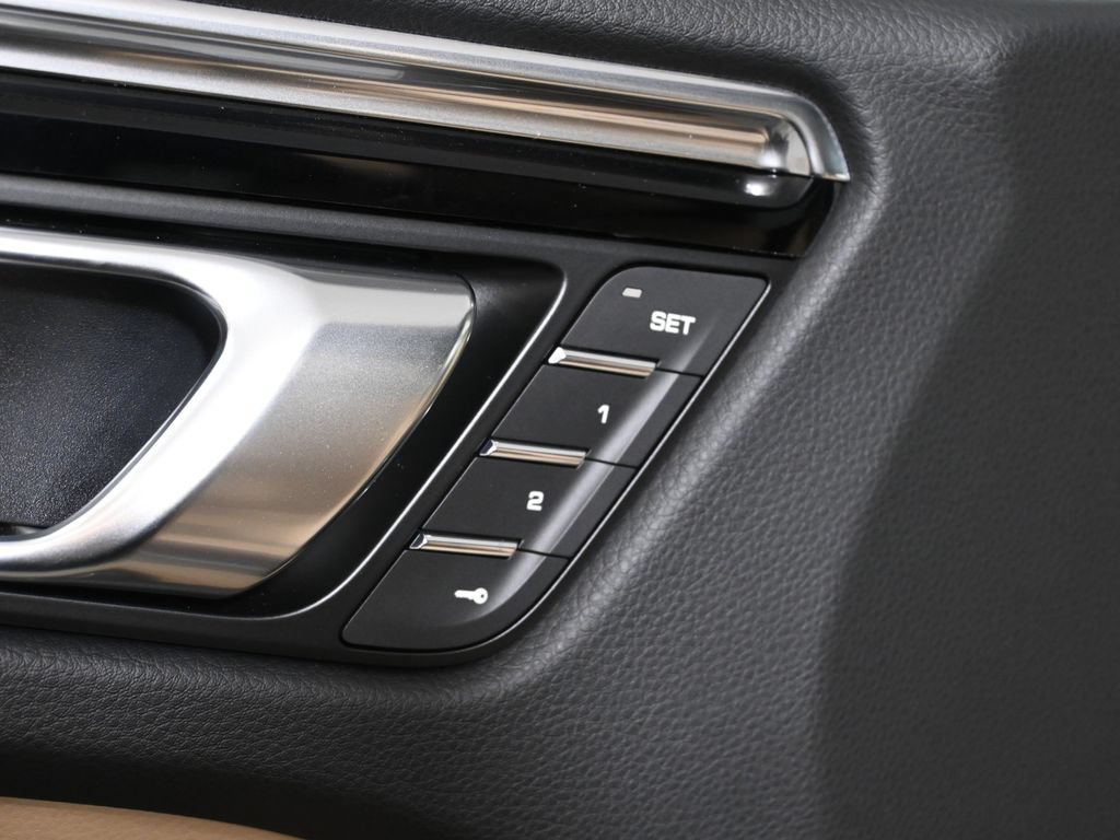Used 2026 Porsche Macan AWD/4WD image 33