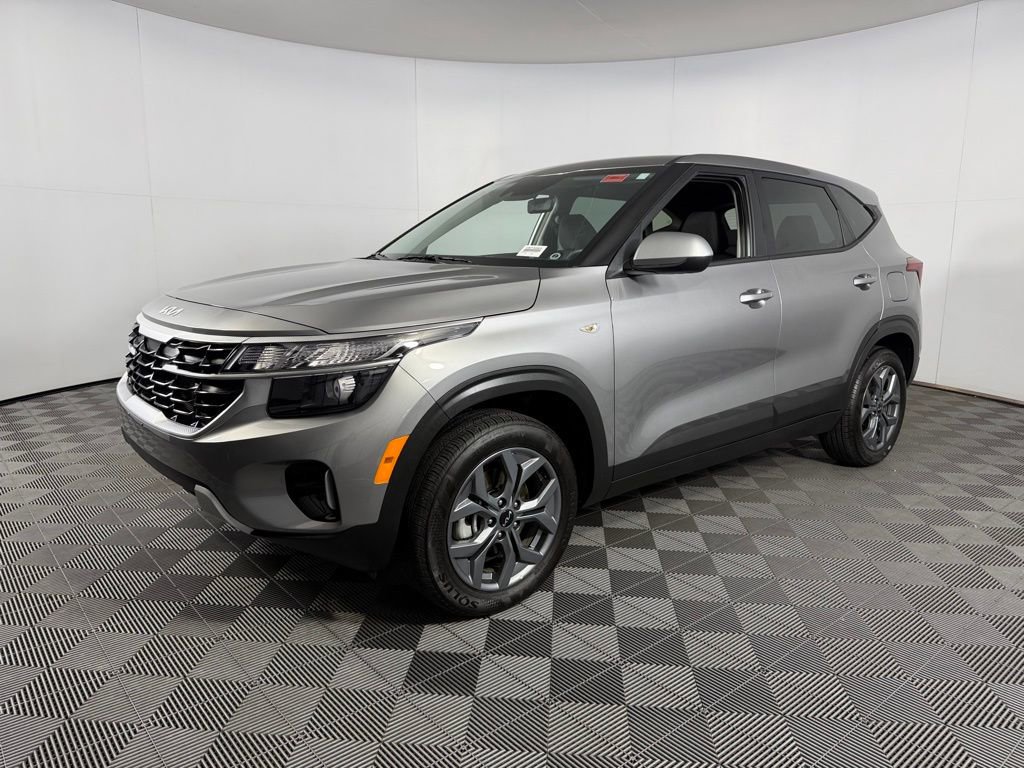 Used 2026 Kia Seltos LX AWD/4WD image 3