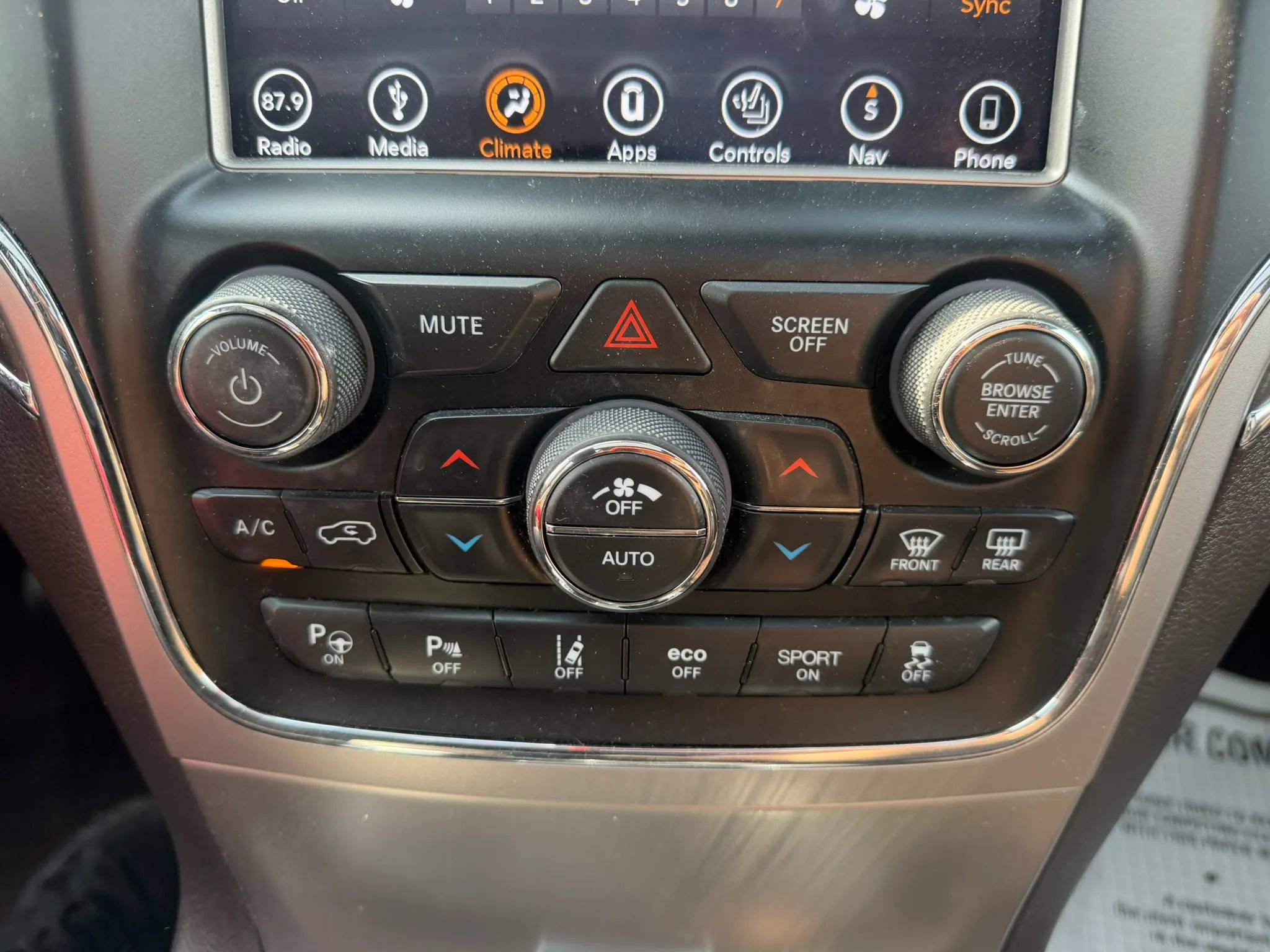 Used 2018 Jeep Grand Cherokee Overland AWD/4WD image 24