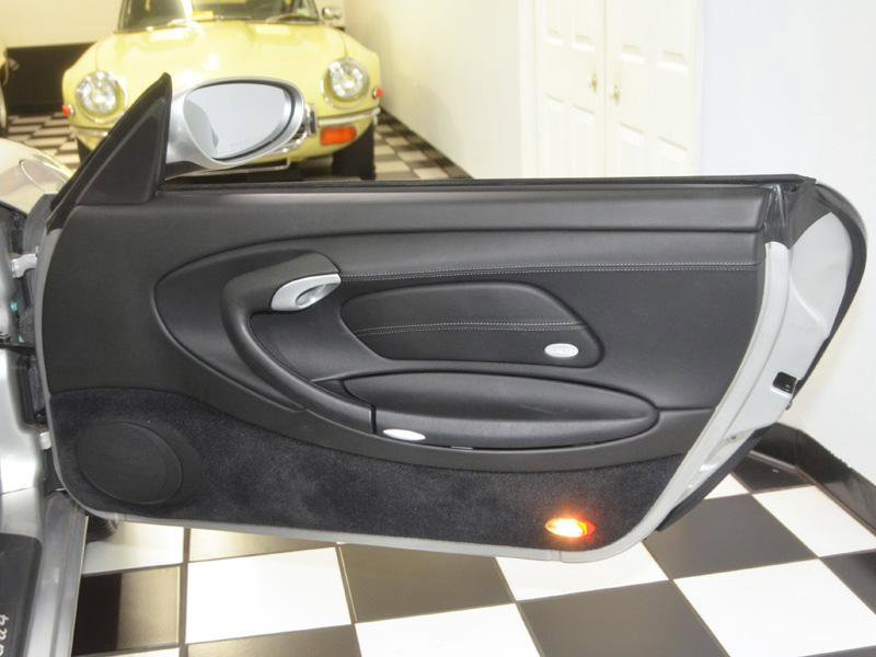 Used 2003 Porsche 911 Cabriolet image 22