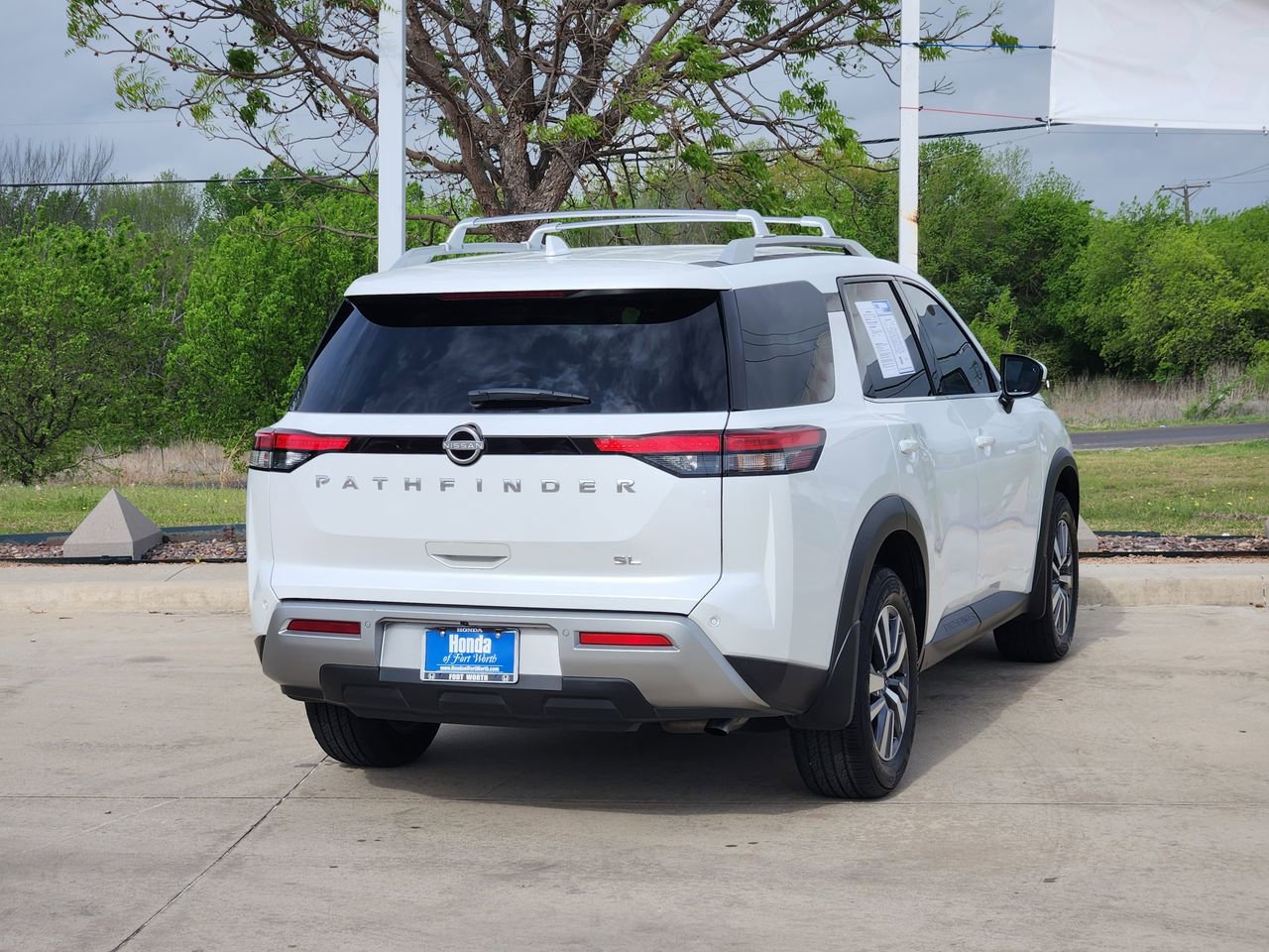 Used 2025 Nissan Pathfinder SL image 5