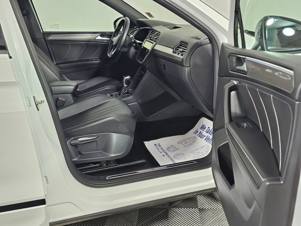 Used 2022 Volkswagen Tiguan SE R-Line AWD/4WD image 13
