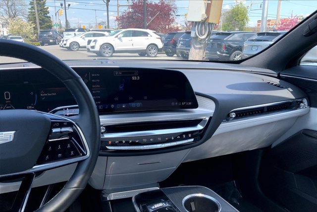 Used 2024 Cadillac Lyriq Luxury AWD/4WD image 5