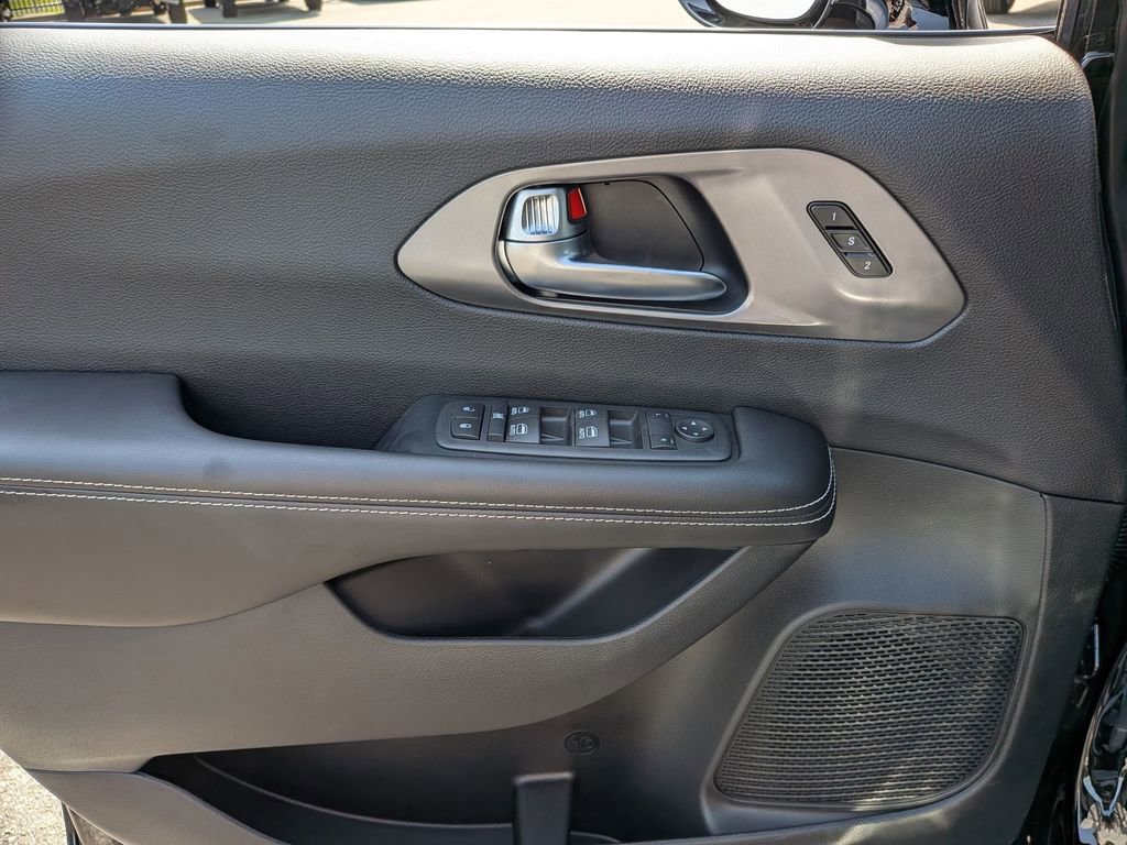 New 2026 Chrysler Pacifica Select image 19