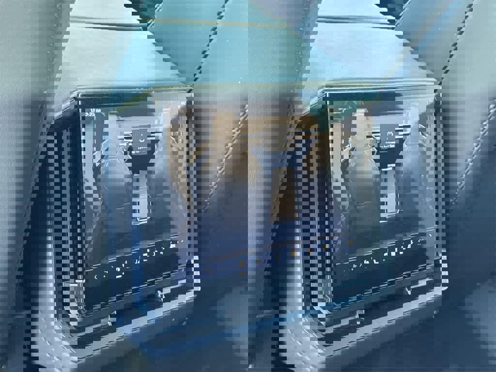 Used 2024 Tesla Cybertruck AWD Crew Cab image 31