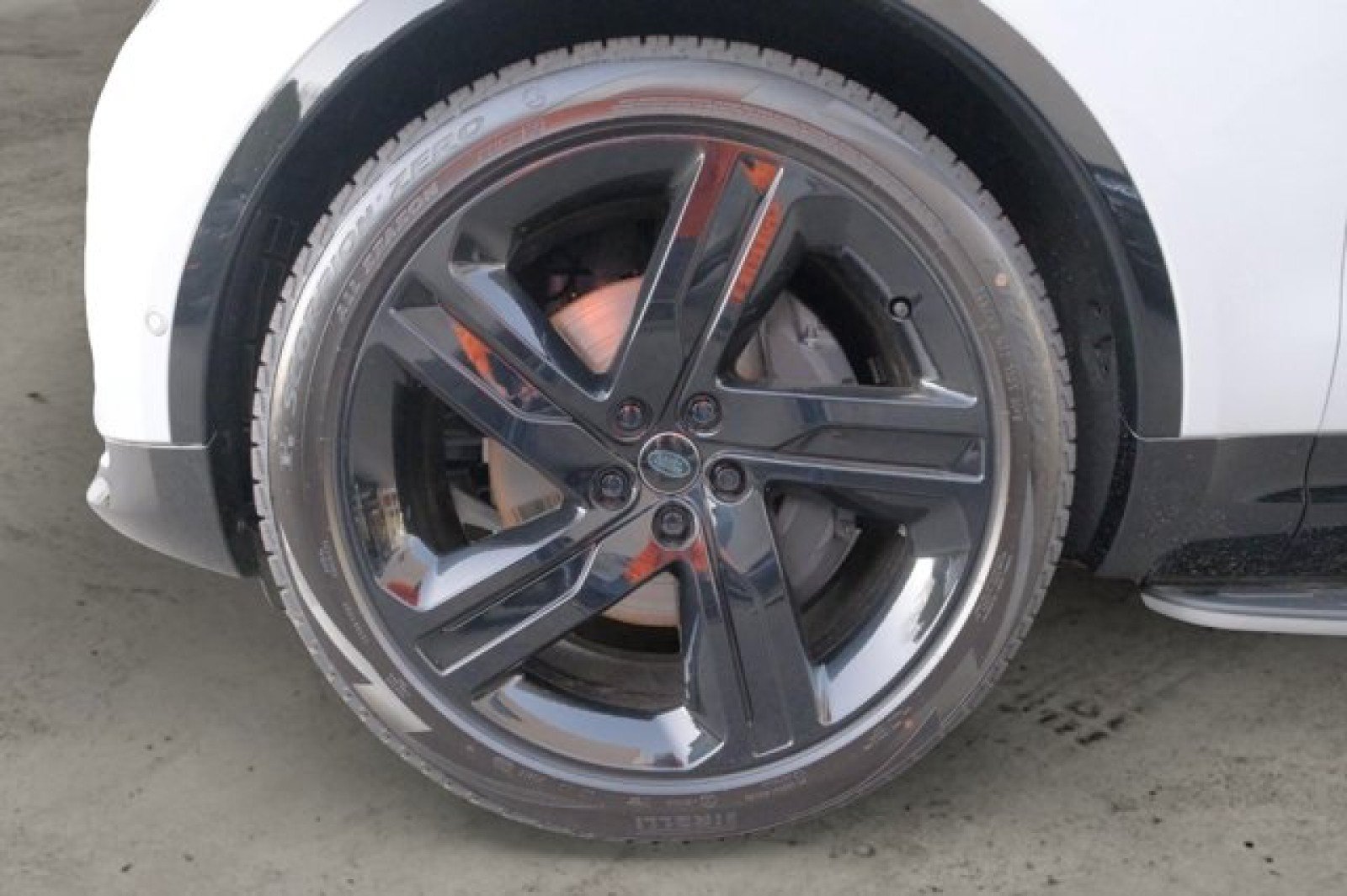 Certified 2025 Land Rover Discovery Dynamic SE AWD/4WD image 10