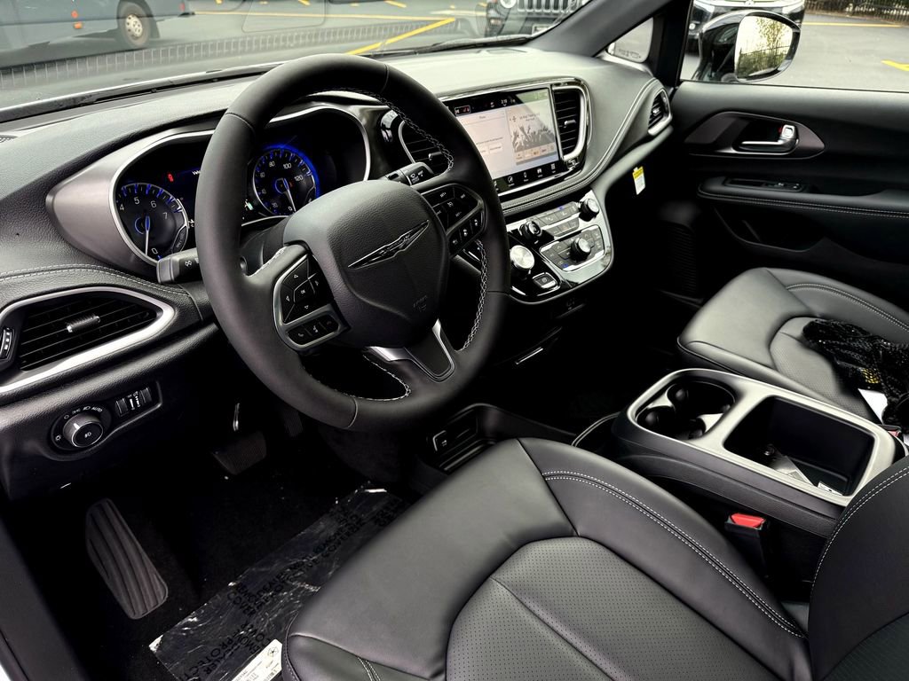 New 2026 Chrysler Pacifica Select image 12