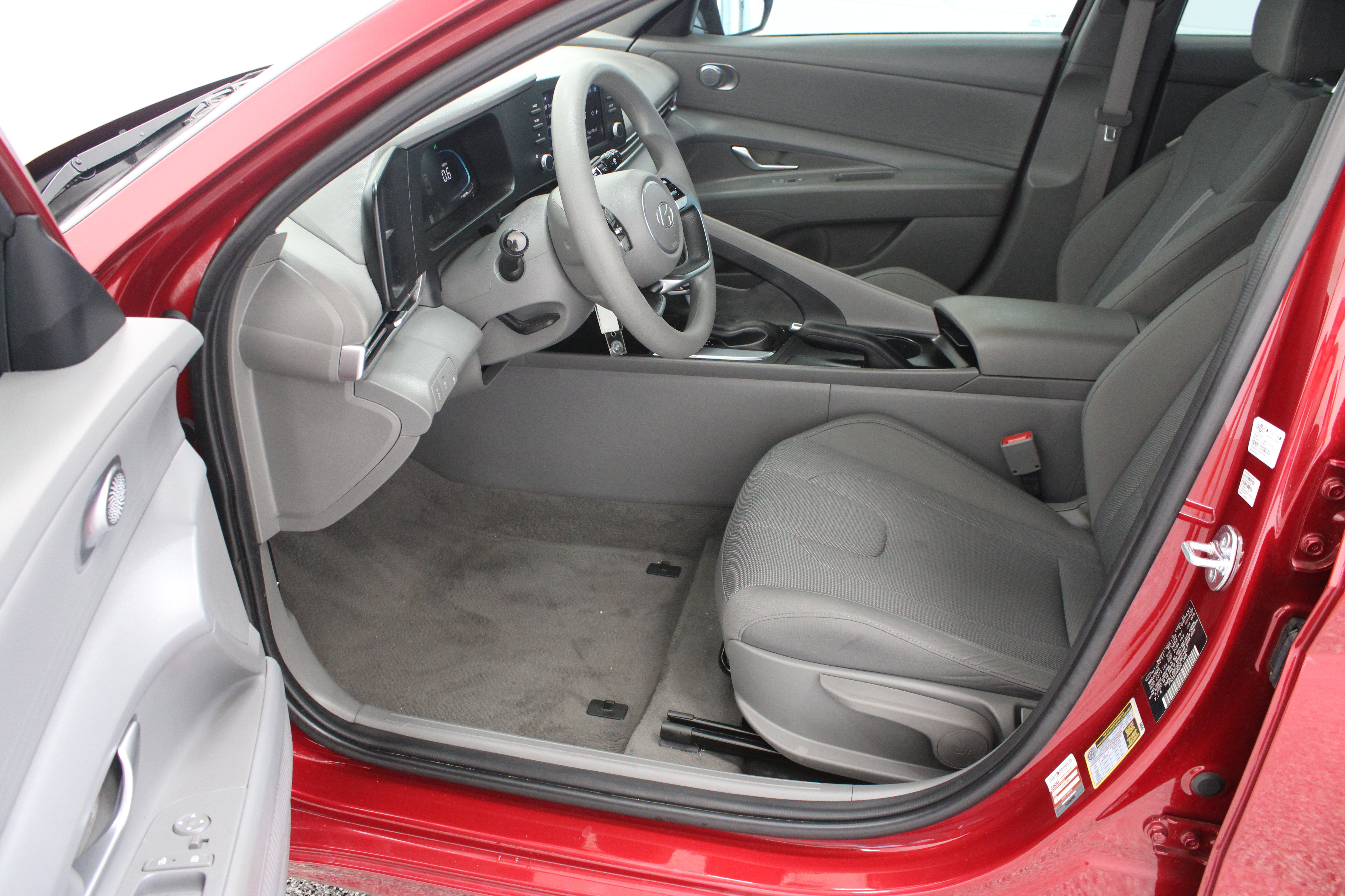 Used 2025 Hyundai Elantra SE FWD image 14