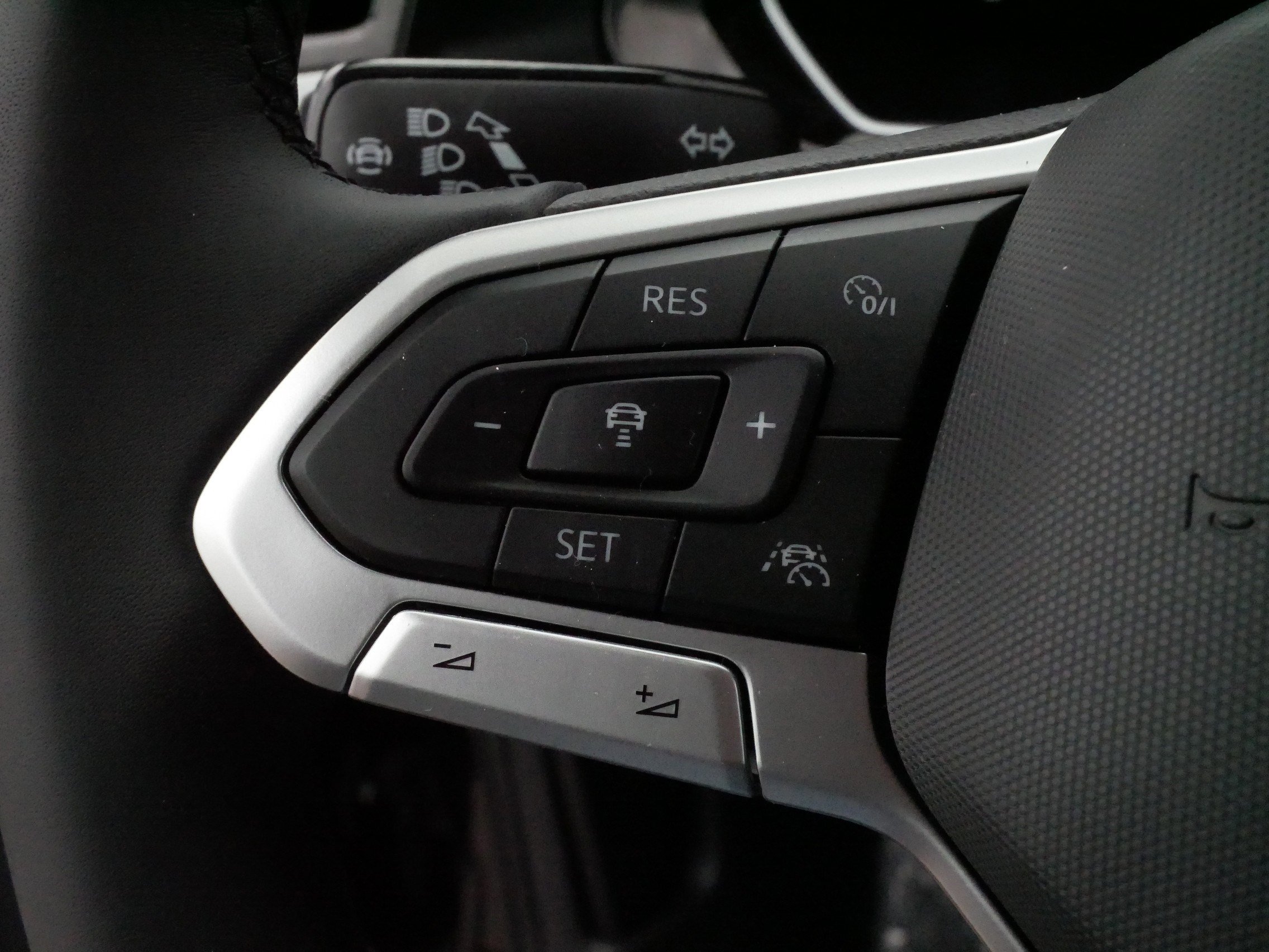 Certified 2022 Volkswagen Jetta SE w/ Panoramic Sunroof Package image 25