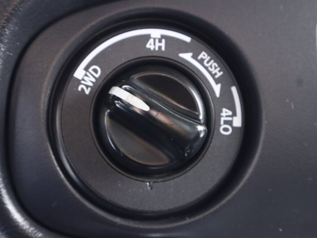 Used 2023 Nissan Frontier SV w/ SV Premium Package image 28