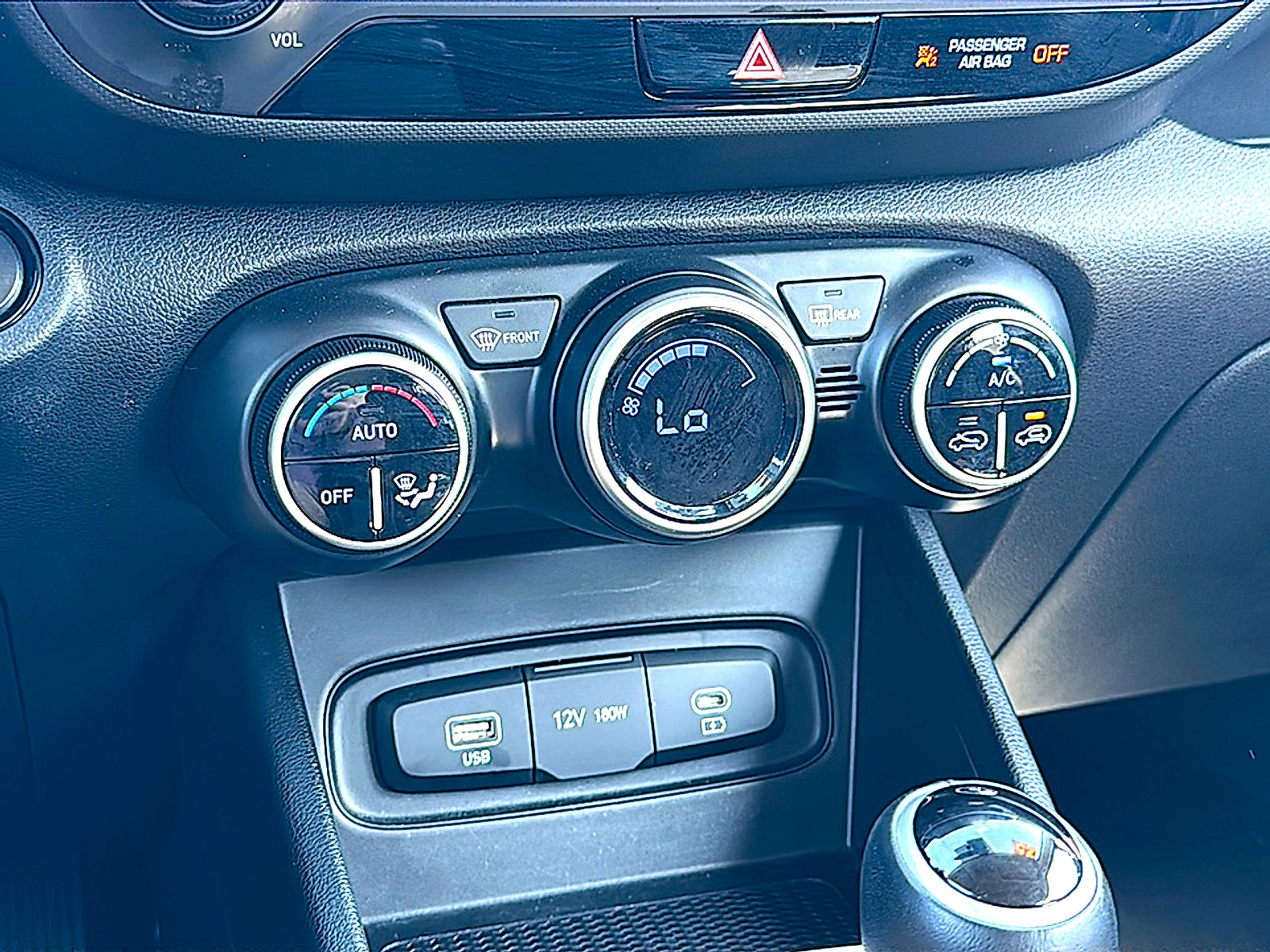 Used 2025 Hyundai Venue SEL image 34