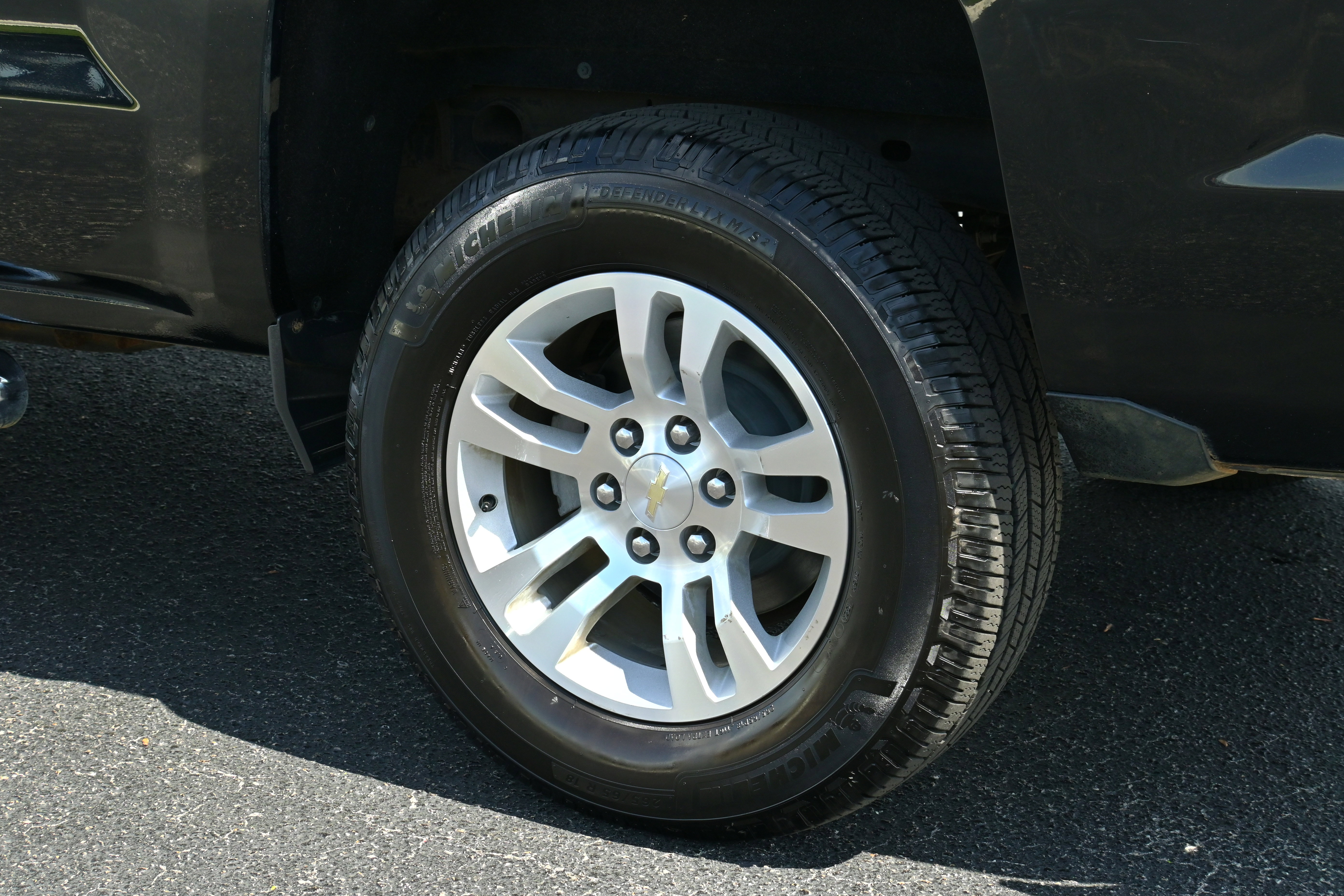 Used 2018 Chevrolet Silverado 1500 LT w/ All Star Edition image 32