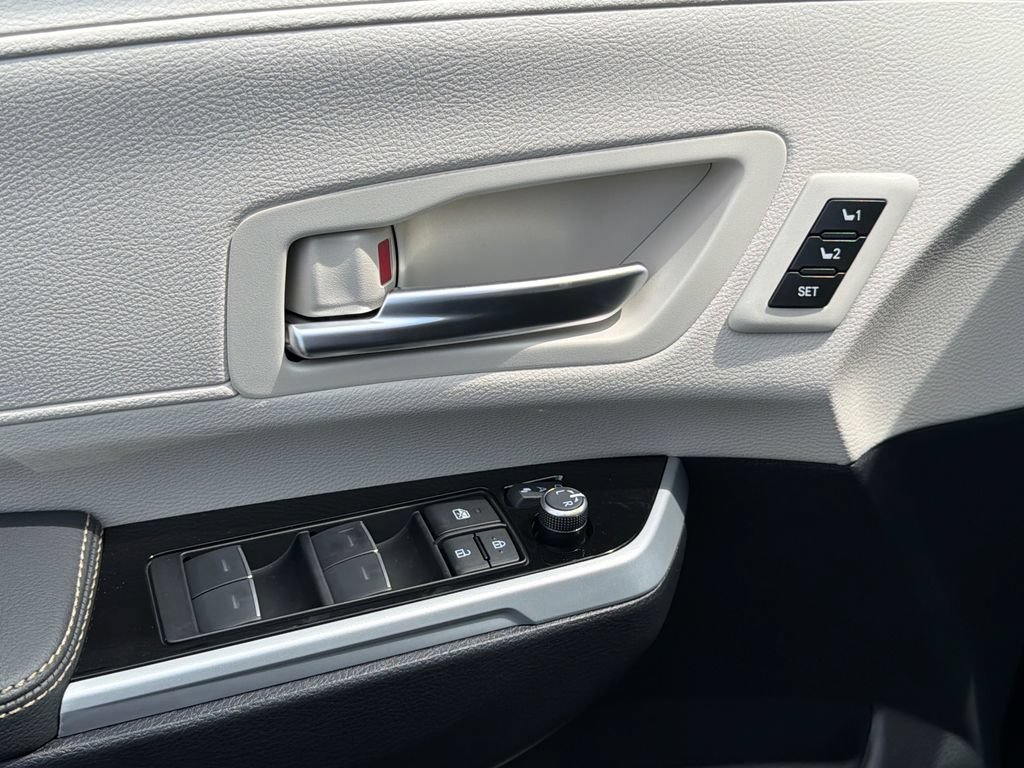 New 2026 Toyota Sienna Limited AWD/4WD image 15
