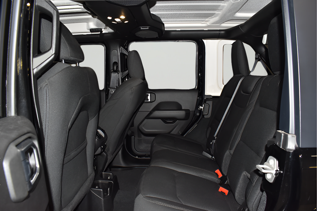 Used 2023 Jeep Wrangler Unlimited Sahara AWD/4WD image 21