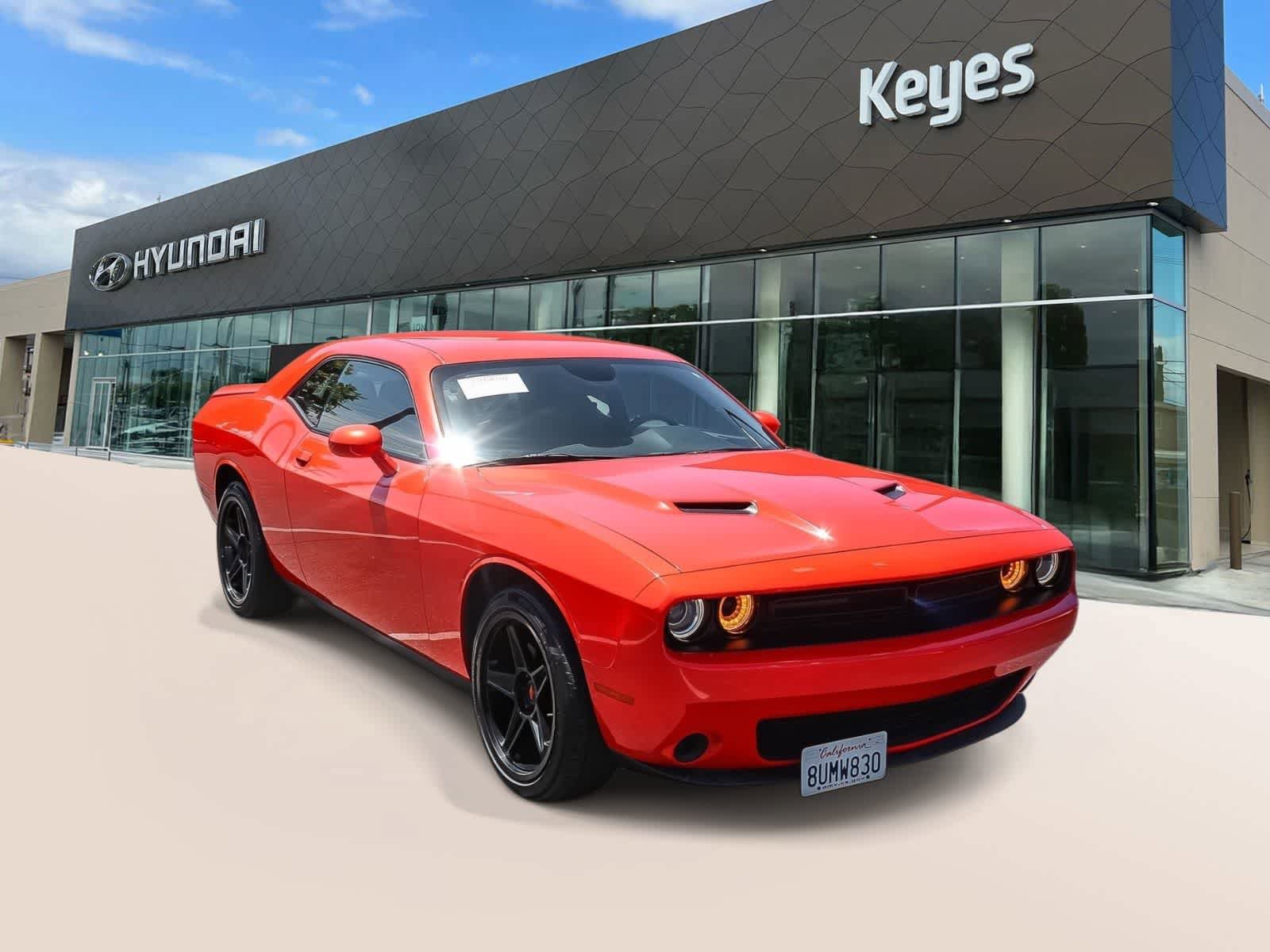 Used 2019 Dodge Challenger SXT RWD image 3