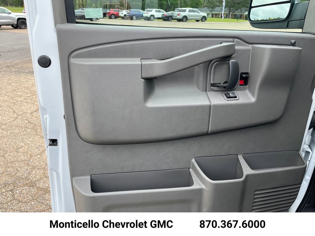 New 2026 Chevrolet Express 2500 Extended image 9