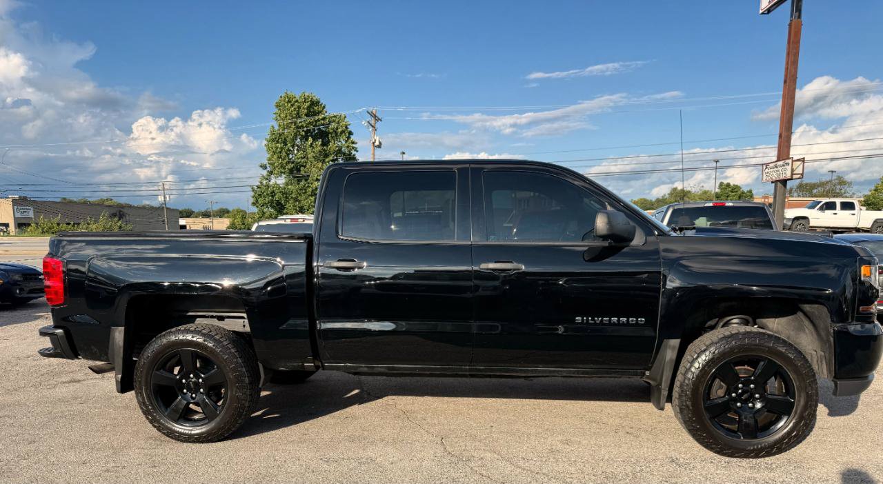 Used 2018 Chevrolet Silverado 1500 Custom w/ Custom Value Package AWD/4WD image 8